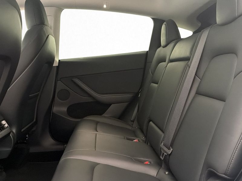 Tesla Model Y bild 17