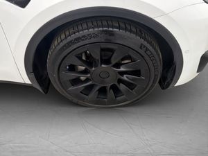 Tesla Model Y bild 37