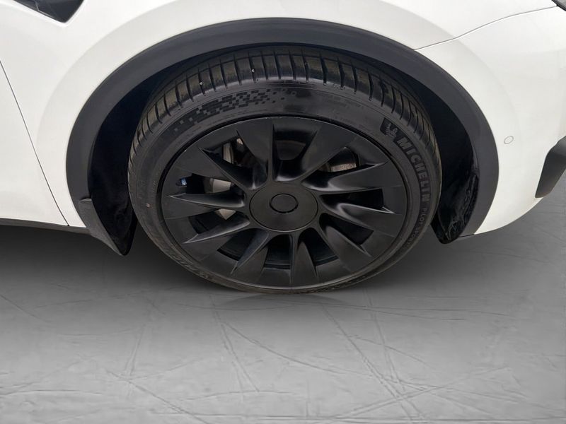 Tesla Model Y bild 37