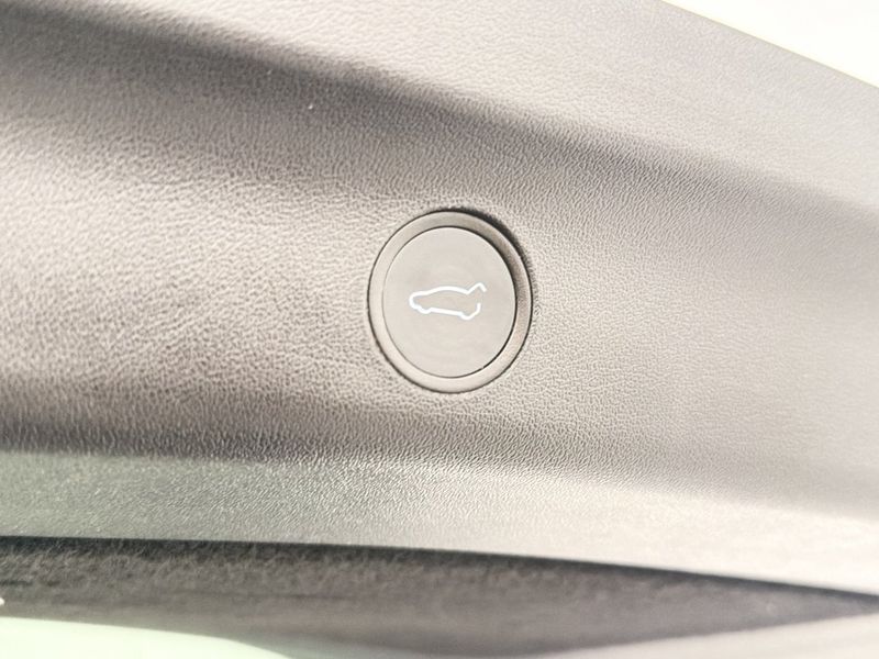 Tesla Model Y bild 32