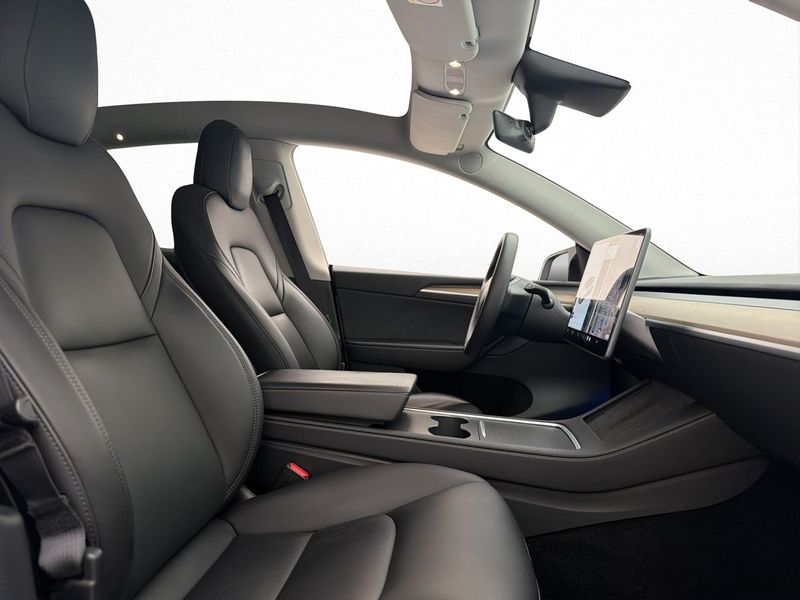 Tesla Model Y bild 15