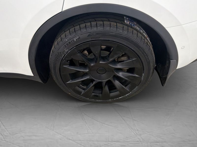 Tesla Model Y bild 35