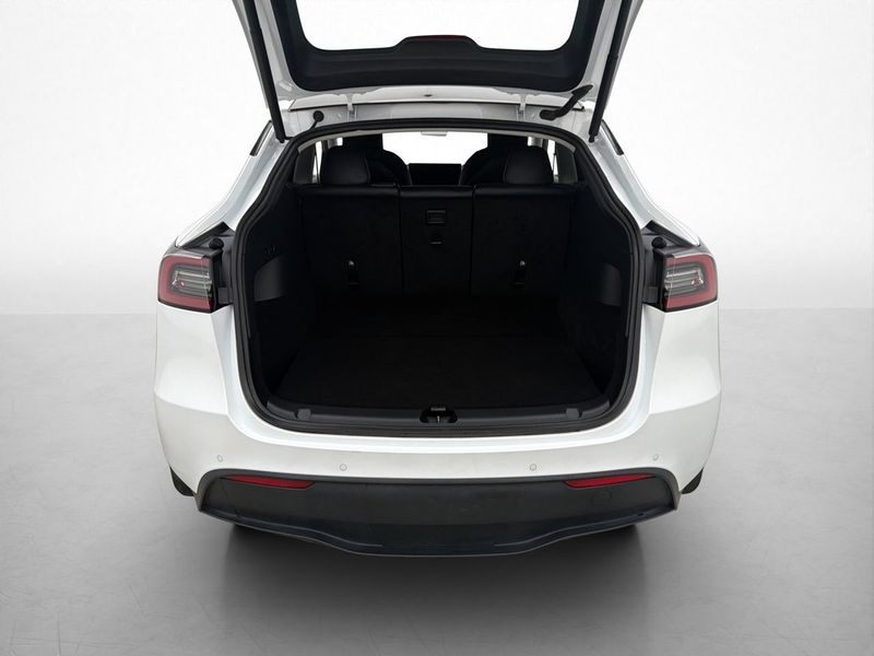 Tesla Model Y bild 31