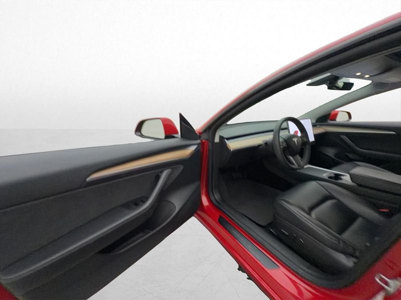 Tesla Model 3 bild 13