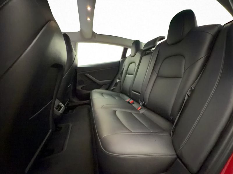 Tesla Model 3 bild 30