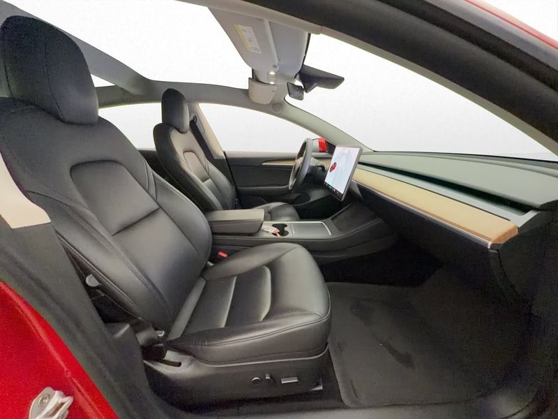 Tesla Model 3 bild 28