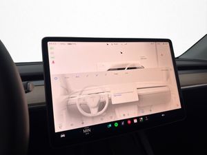 Tesla Model Y bild 27