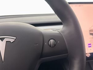 Tesla Model Y bild 19