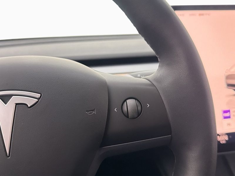 Tesla Model Y bild 19