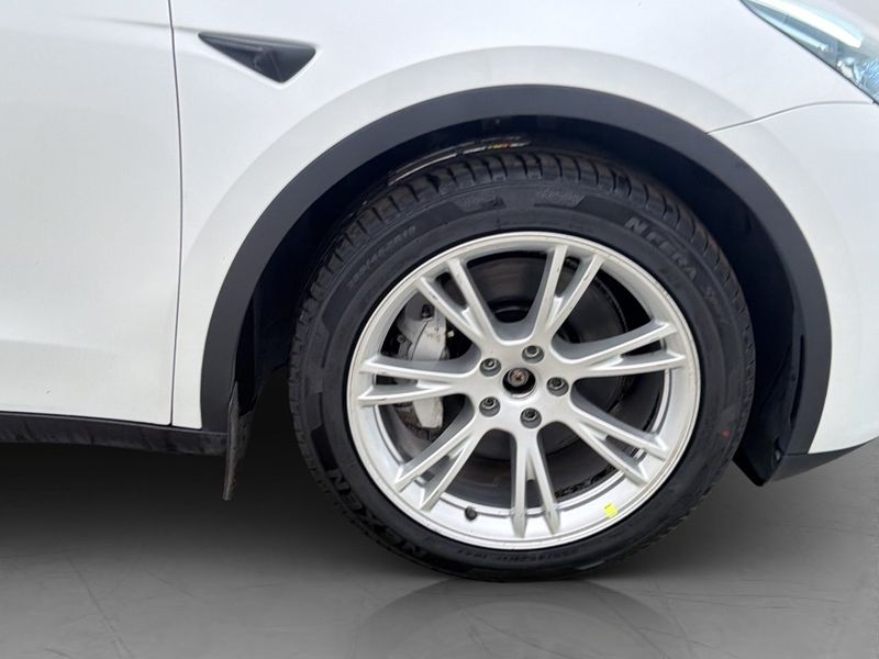 Tesla Model Y bild 35