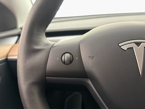 Tesla Model Y bild 17