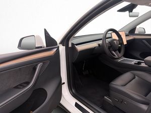 Tesla Model Y bild 13