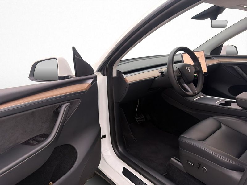 Tesla Model Y bild 13