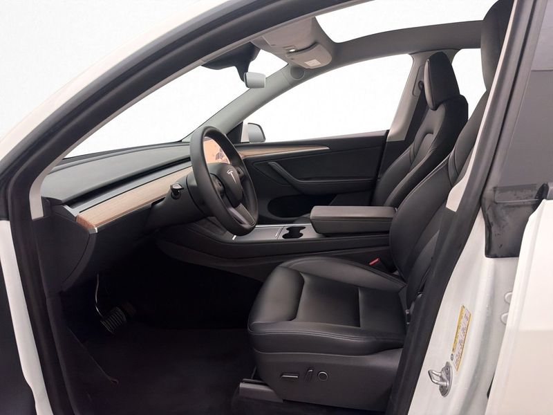 Tesla Model Y bild 14