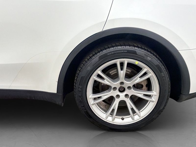 Tesla Model Y bild 33
