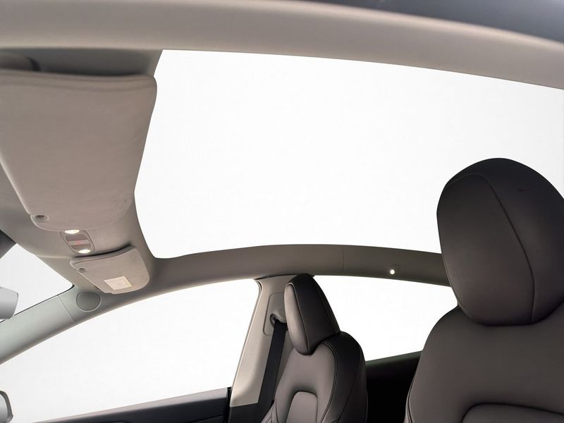 Tesla Model Y bild 15