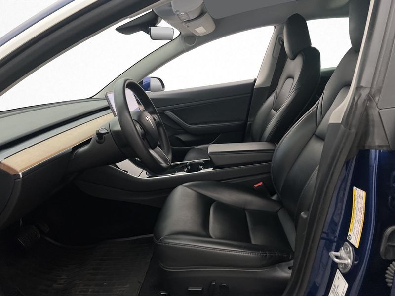 Tesla Model 3 bild 11