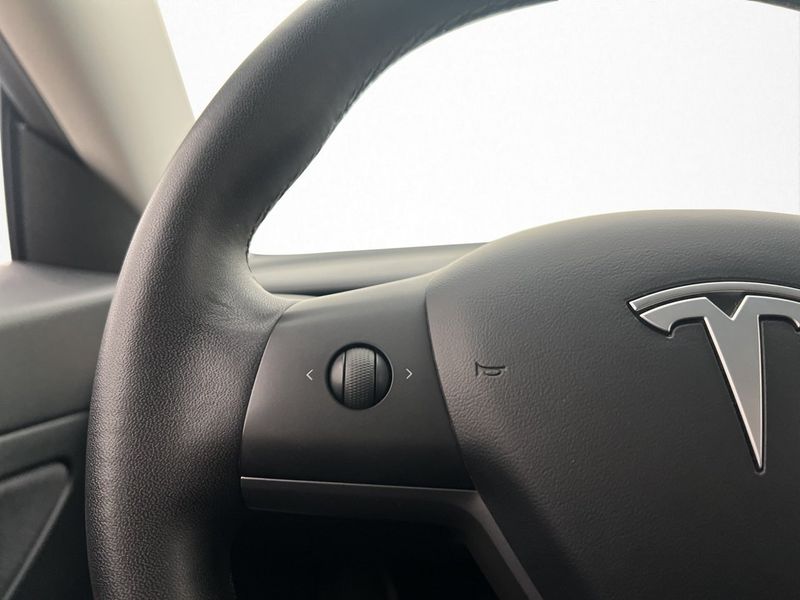 Tesla Model 3 bild 14