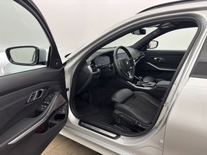 BMW 330 bild 12
