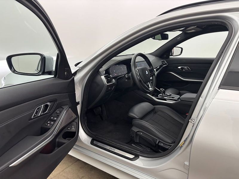 BMW 330 bild 12