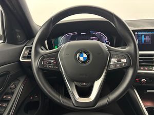 BMW 330 bild 19