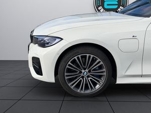 BMW 330 bild 25