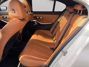 BMW 330 bild 12