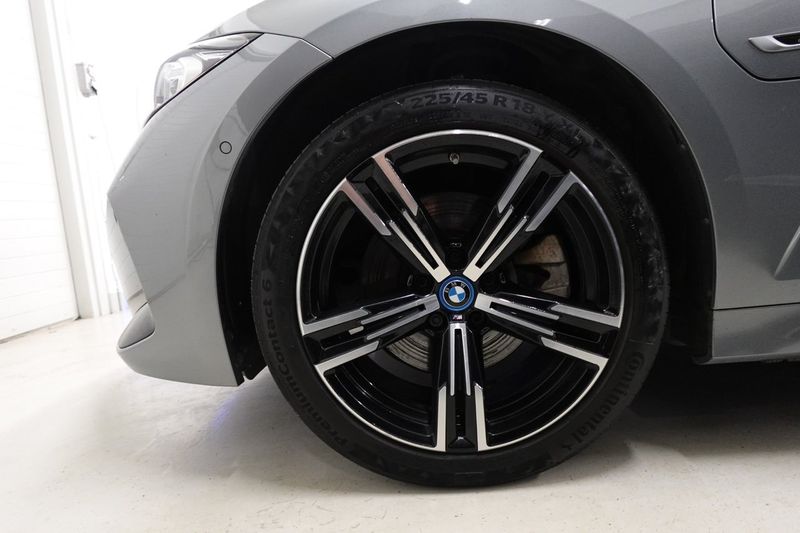 BMW 330 bild 30