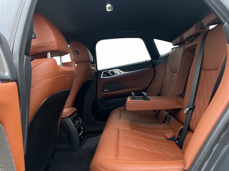 BMW i4 bild 17