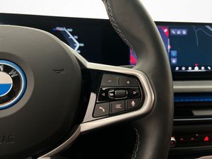 BMW i4 bild 33