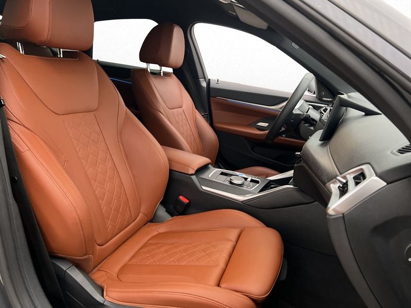 BMW i4 bild 14