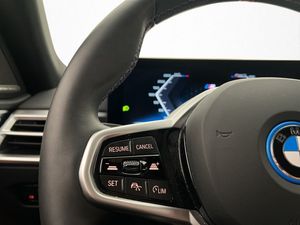 BMW i4 bild 31