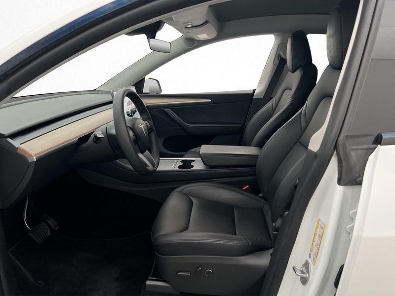 Tesla Model Y bild 16