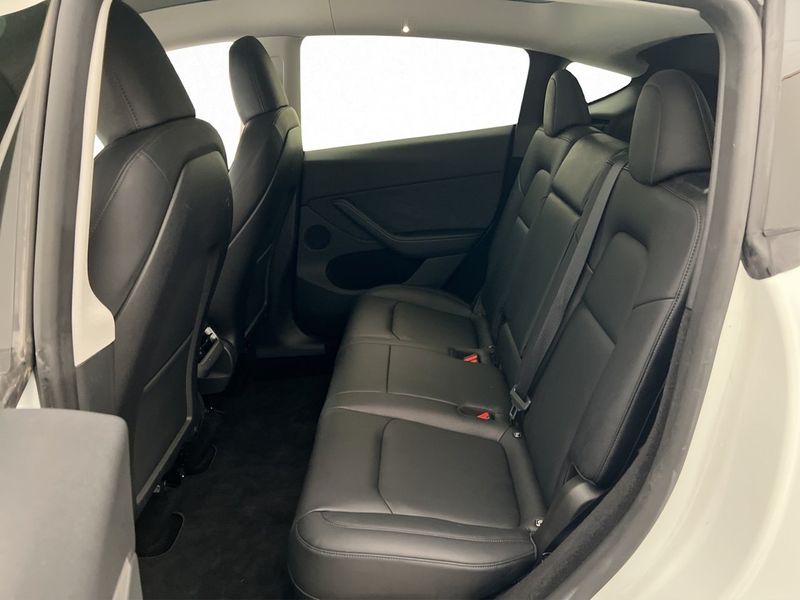 Tesla Model Y bild 17