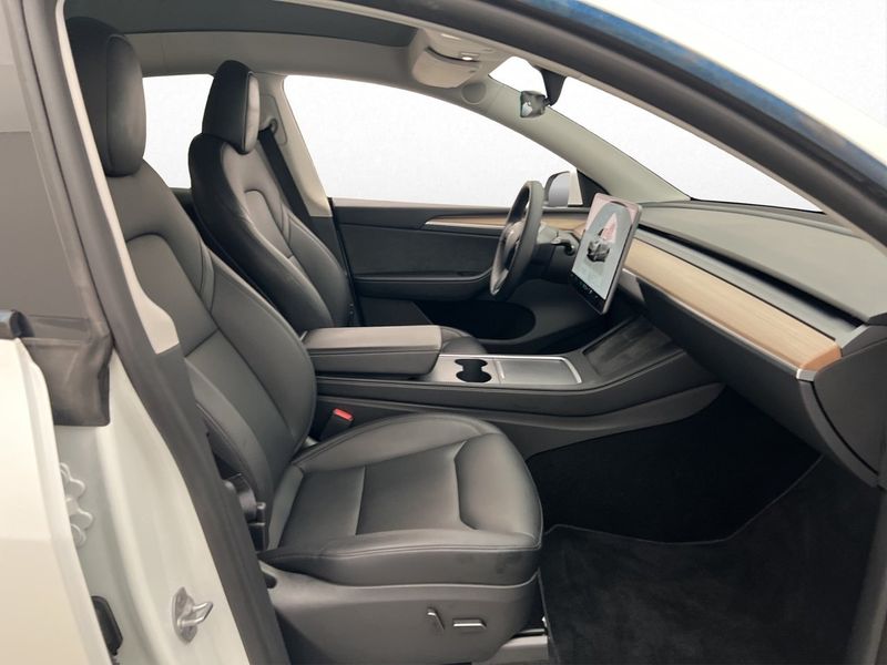 Tesla Model Y bild 14