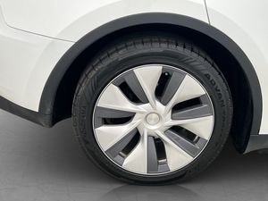 Tesla Model Y bild 32