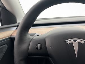 Tesla Model Y bild 27