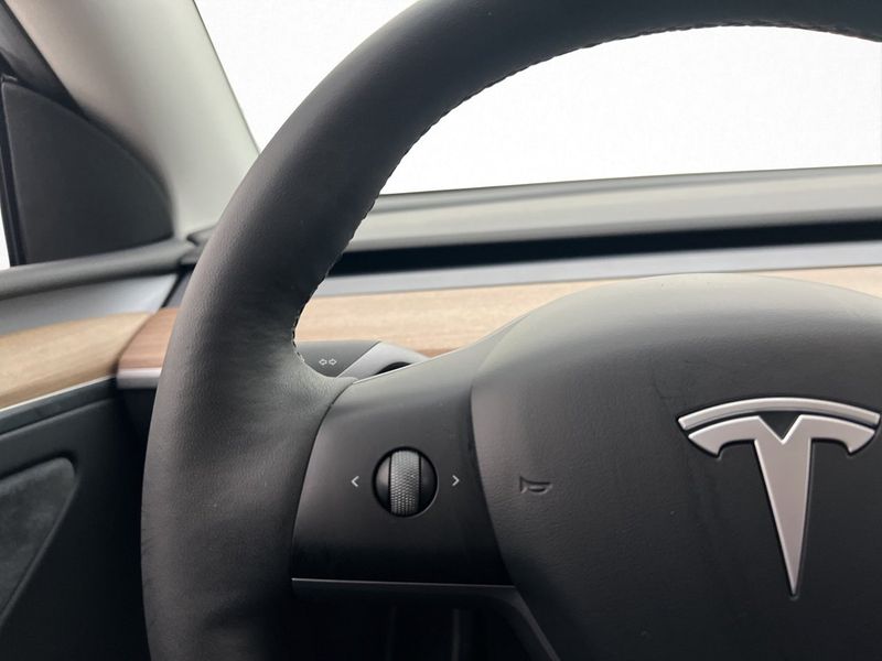 Tesla Model Y bild 27