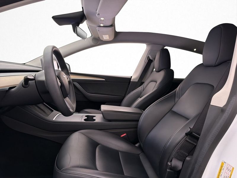 Tesla Model Y bild 15