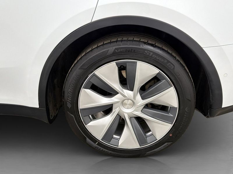 Tesla Model Y bild 33