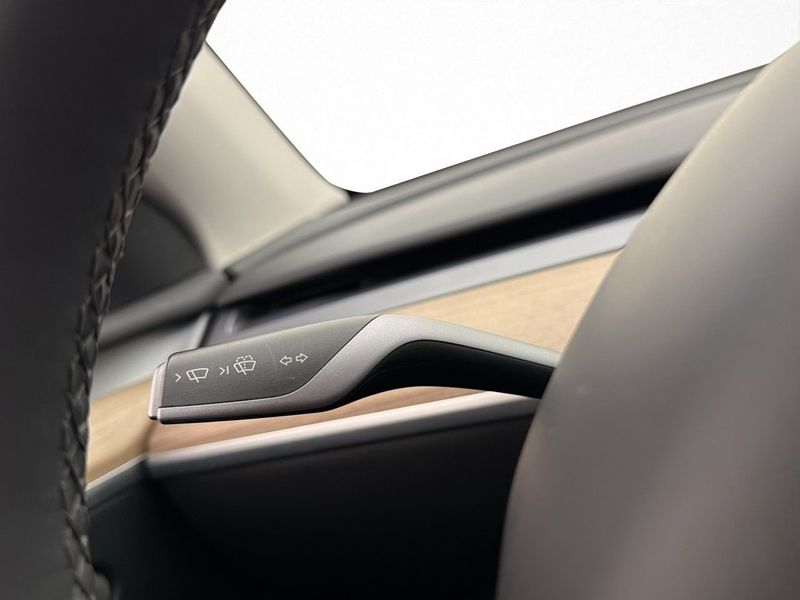 Tesla Model Y bild 28