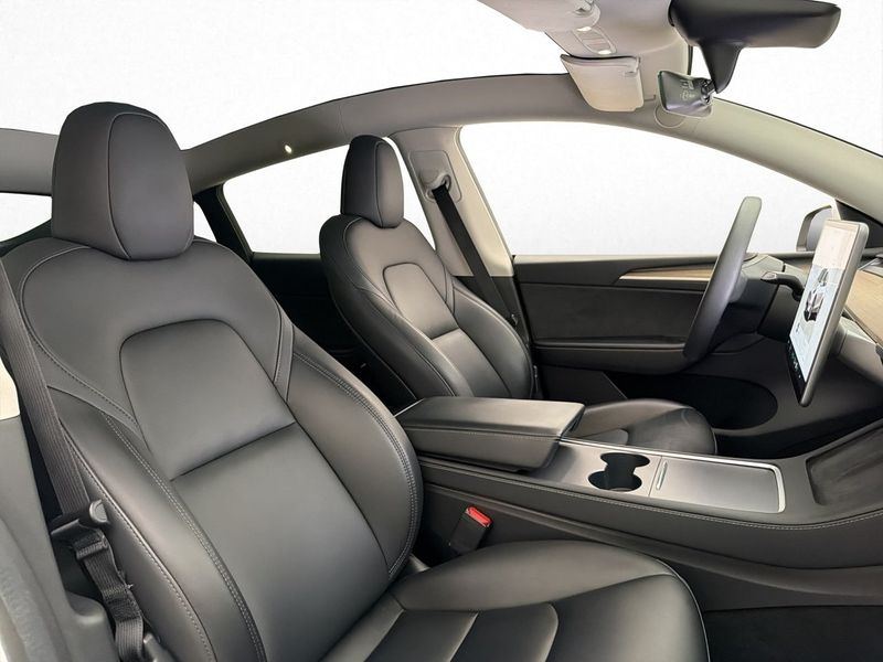 Tesla Model Y bild 13