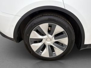 Tesla Model Y bild 32