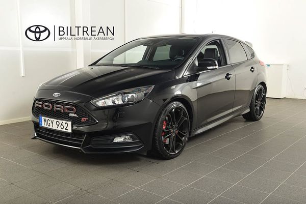 Ford Focus ST Perfomance Recarostolar Sportavgassystem V-hjul - 2017