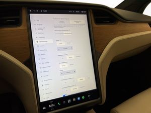 Tesla Model X bild 27