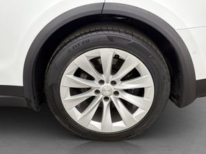 Tesla Model X bild 37