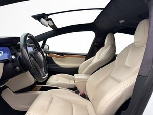 Tesla Model X bild 14