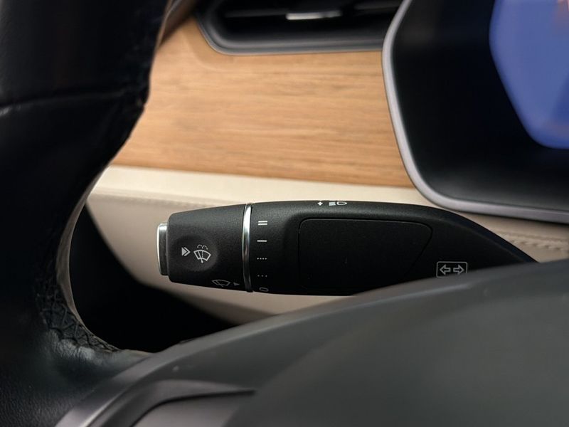 Tesla Model X bild 18