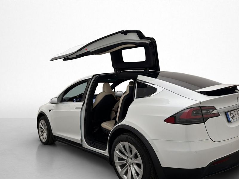Tesla Model X bild 11