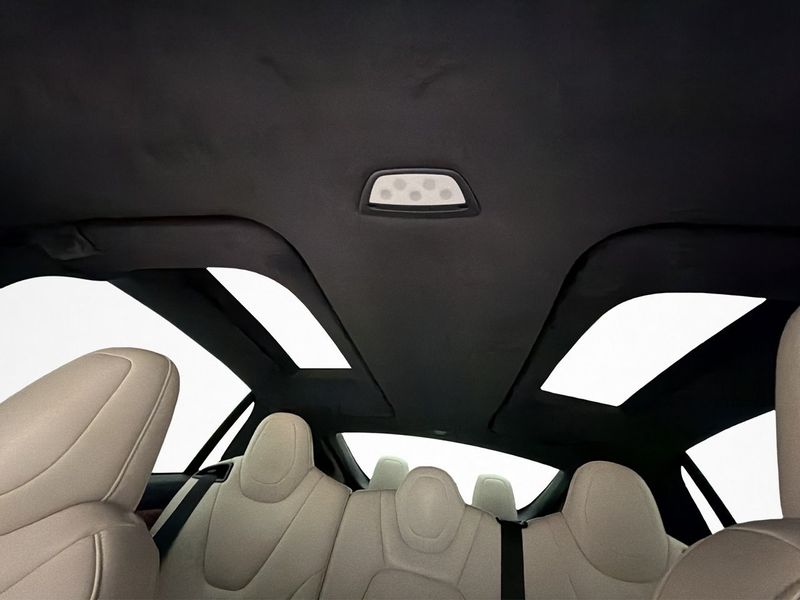 Tesla Model X bild 16